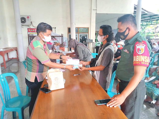 KPM Memadati Pendopo Desa Kalitengah untuk Menerima BLT-DD