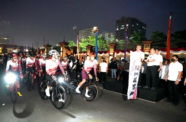 Kapolri Lepas Pesepeda yang Pecahkan Rekor MURI