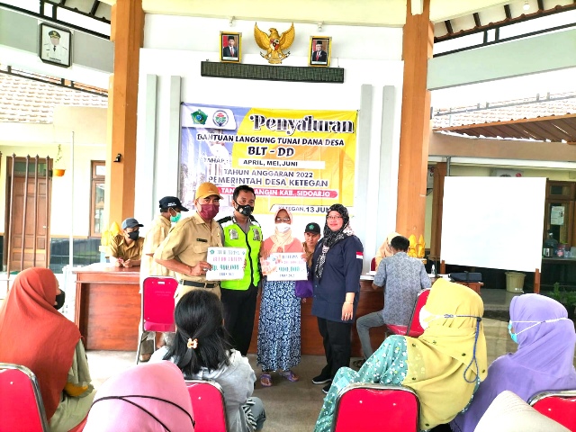 Ratusan Warga KPM  Desa Ketegan Terima BLT-DD