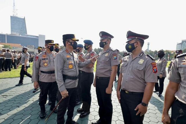 Pimpin Upacara Kenaikan Pangkat, Kapolda Jatim Beri Ucapan Selamat Kepada 477 Personel yang Naik Pangkat