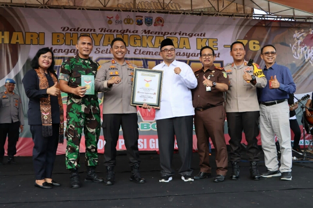 Festival Kuliner Rawon 5236 Porsi, Polres Probolinggo Raih Penghargaan Rekor MURI