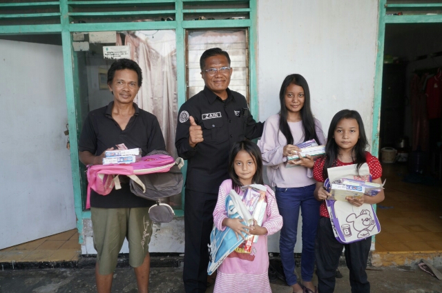 Sinergi Bersama Media, Polisi Peduli di Kota Probolinggo Memberi Bantuan kepada Anak Sang Pengayuh Becak