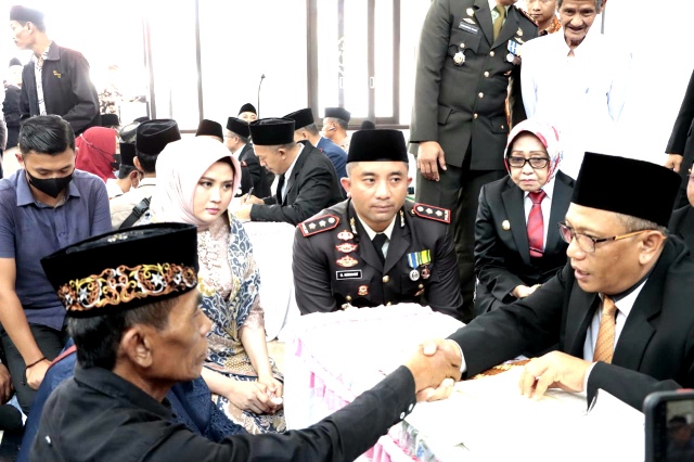 HUT Bhayangkara ke 76, Polres Jombang Fasilitasi Warga Pra Sejahtera