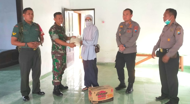 Wujud Kepedulian Danramil 0816/06 Tanggulangin Kunjungi Warga yang Sakit