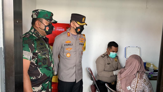 Polres Malang Buka Gerai Vaksin di Stasiun Bagi Penumpang