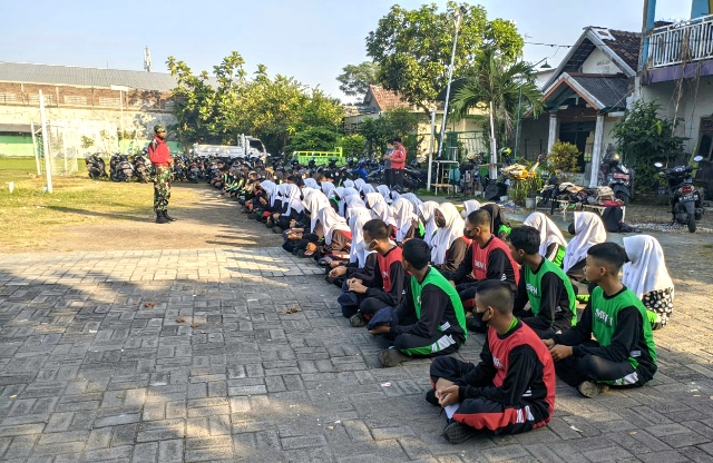 Jelang HUT Kemerdekaan Polsek dan Koramil 0816/06 Tanggulangin Berikan Pembinaan