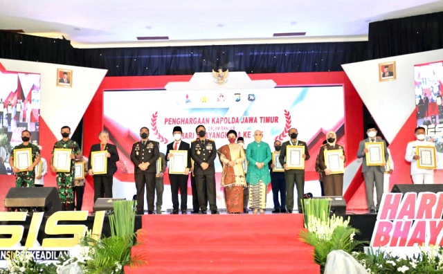 17 Stakeholder Terima Penghargaan dari Kapolda Jatim