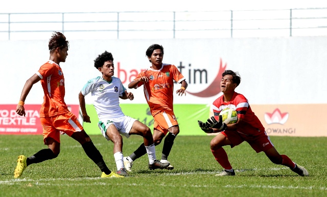 Semifinal Sepak Bola Putra Kota Surabaya Kalah 1-2 Lawan Kab. Pasuruan