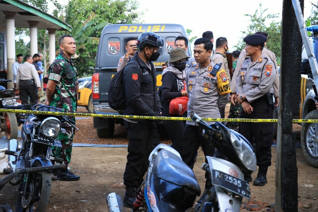 Polda Jawa Timur Menerjunkan Personel Brimob untuk Memback Up Polres Jember
