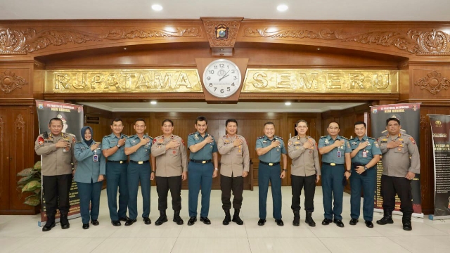 Kunjungan Kehormatan Pangkoarmada II dan Danlantamal V Surabaya di Polda Jatim, Diterima Kapolda Jatim