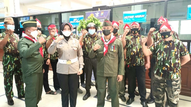 Hari Kemerdekaan RI, Petugas Samsat Pakai Baju Pejuang