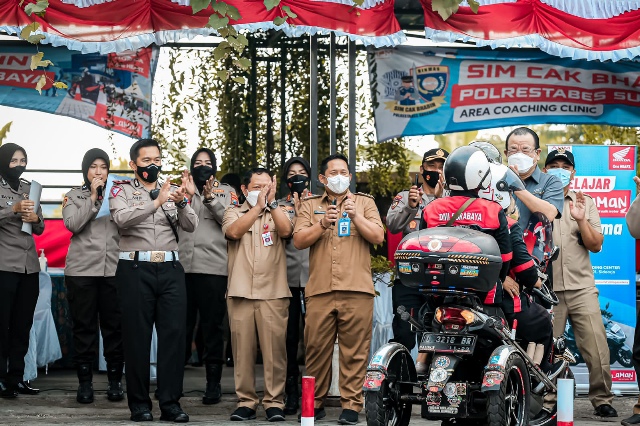 Program SIM Cak Bhabin Permudah Warga Surabaya Buat SIM Baru