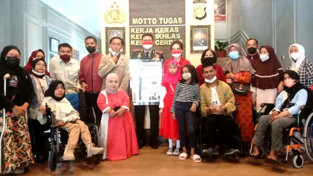 HUT RI ke 77, Kapolres Malang Kota Dinobatkan Sebagai Bapak Disabilitas