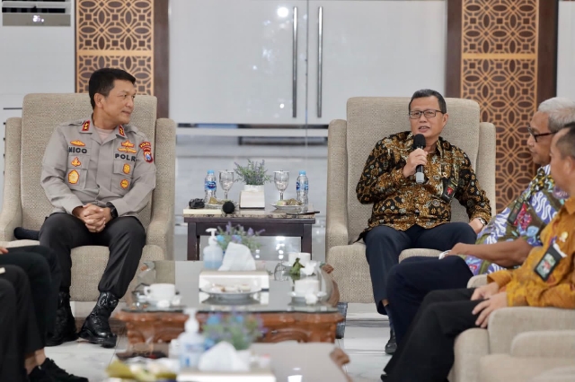 Kunjungan Ketua Pengadilan Tinggi Surabaya, Disambut Hangat oleh Kapolda Jatim