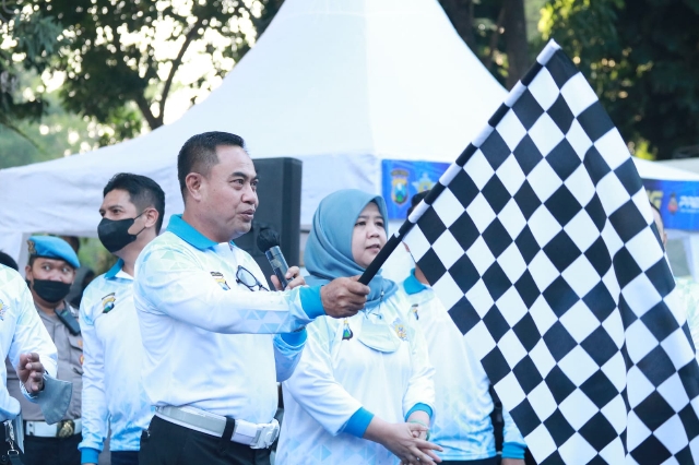 Ditlantas Polda Jatim Gelar Jalan Sehat Bersama Pelajar dan Masyarakat, Menjelang HUT Lalu Lintas ke-67