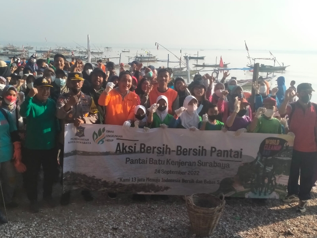 World Cleanup Day 2022, Polres Tanjung Perak Surabaya Bersih – bersih Pantai Kenjeran
