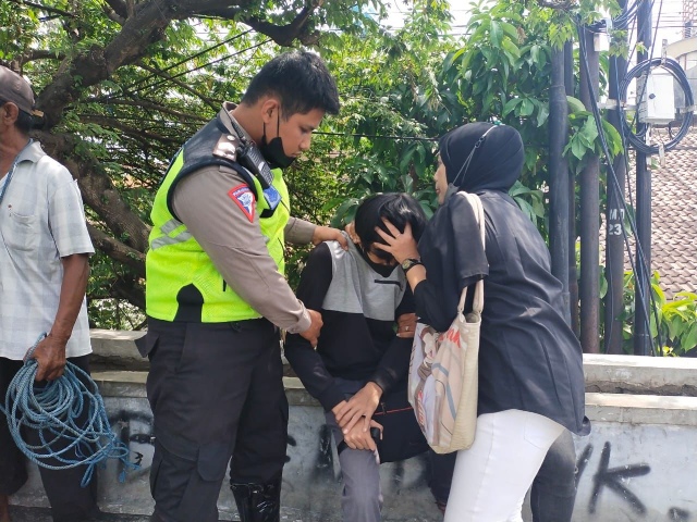 Percobaan Bunuh Diri Digagalkan Polisi dan Abang Becak