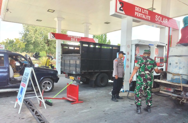 Antisipasi Kerawanan Pasca Kenaikan BBM, TNI- Polri Lamongan Lakukan Patroli Keamanan SPBU