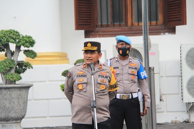 Ratusan Personil Polrestabes Surabaya Disiagakan dalam Perayaan Hari Santri Nasional