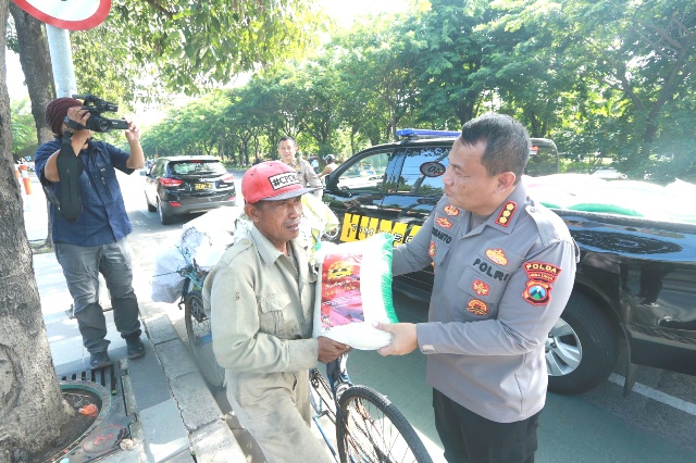 Jelang HUT Humas Polri ke 71, Bidhumas Polda Jatim Gelar Baksos