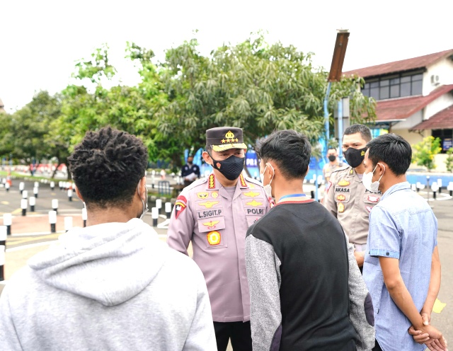 Sidak di Satpas Polda Metro Jaya, Kapolri Apresiasi Pelayanan SIM