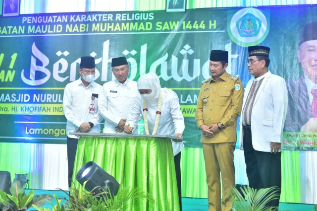 Resmikan Masjid Nurul Hikam SMKN 1 Lamongan, Gubernur Khofifah Ingatkan Penguatan Religi Siswa
