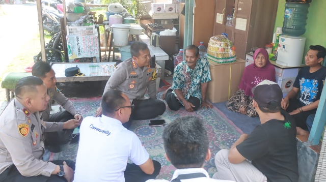 Korban Tragedi Kanjuruhan di Porong saat Dikunjungi Kapolresta Sidoarjo