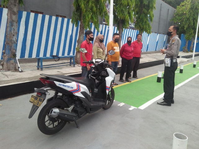 Polres Probolinggo Punya Program Ta’ JALDIS untuk Pemohon SIM dan Memberikan Lahanan Prima