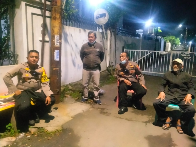 Giat Sambang Warga oleh Kapolsek Tambaksari Polrestabes Surabaya, dalam Antisipasi Rawan Kejahatan