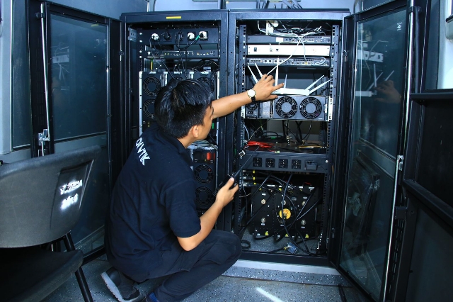 Div TIK Polri Siagakan Repeater Mobile di Titik Blank Spot, dalam Memperkuat Sinyal Komunikasi Pengawalan KTT G20