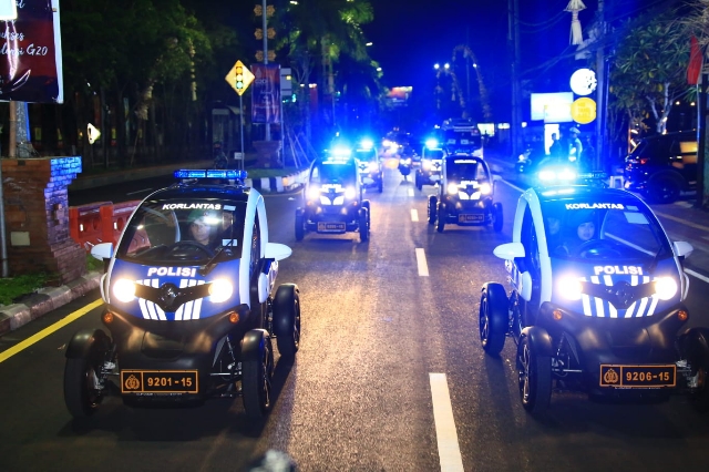 Polwan dan Kowad Bersinergi Jaga Keamanan Penyelenggaraan KTT G20, dengan Patroli Menggunakan Kendaraan Listrik