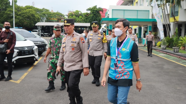 Wakapolda Jatim Cek Keamanan Pasokan Listrik di PLN Taman, dalam Berlangsungnya kegiatan KTT G20