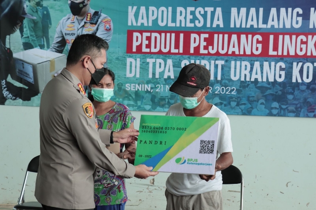 Polresta Malang Kota Penuhi Janjinya Pada Pejuang Lingkungan Hidup dengan Memberikan Bantuan Sosial