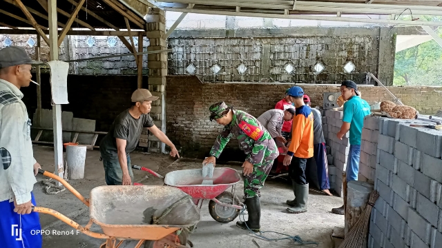 Sinergitas TNI-Polri dan Masyarakat, Bedah Rumah Warga yang Tak Layak Huni, dilakukan Polres Batu
