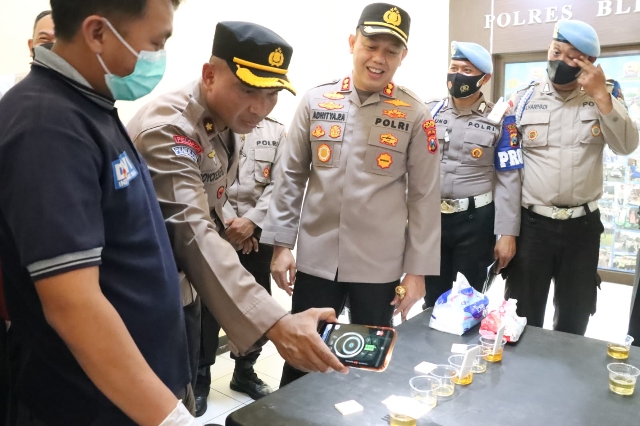 Polres Blitar Test Urine Dadakan, dengan Diperkuat Pengawasan Persosel