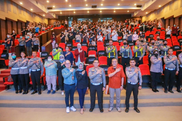 Mahasiswa Universitas Ciputra Menjadi Influencer Tertib Berlalu Lintas, bersama Polrestabes Surabaya