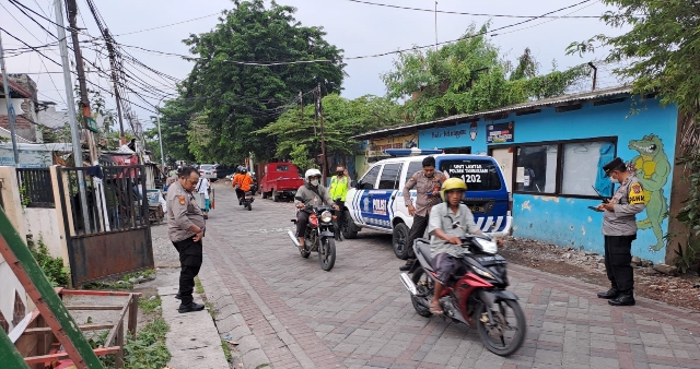 Polsek Tambaksari Polrestabes Surabaya Bersama 3 Pilar melakukan Patroli Rutin antisipsi Perjudian Burung Merpati di Karanggayam