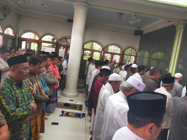 Polsek Tambaksari Polrestabes Surabaya Menggelar Shalat Gaib dan Doa bersama untuk Korban Gempa Cianjur