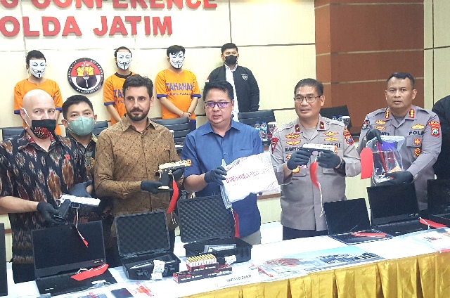 Pelaku Pembuat dan Penyebar Scampage Palsu Diamankan Polisi