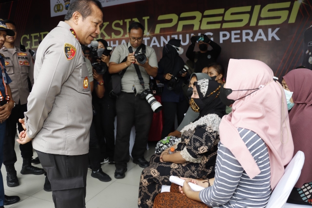 Gerai Vaksin Presisi di GSN Pelabuhan Tanjung Perak, Dikunjungi Kapolda Jatim