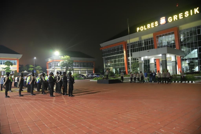 Gelar Patroli berskala Besar dengan Menerjunkan Puluhan Personel dari Polres Gresik