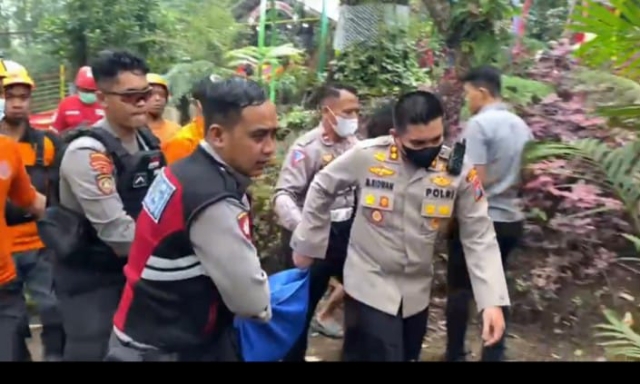 Evakuasi Korban Laka Bus Pariwisata Sarangan dipimpin Langsung oleh Kapolres Magetan