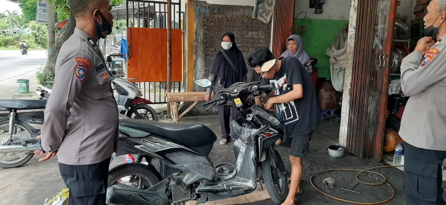 Polres Lamongan Beri Himbauan dan Edukasi Pemilik Bengkel Menjelang Nataru