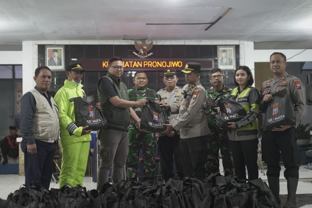 Bantu Penanganan Dampak Erupsi Semeru dalam Sinergitas Polres Malang bersama TNI