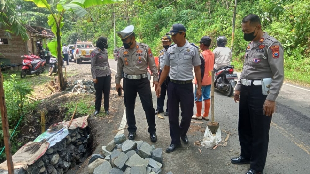 Pastikan Kamseltibcarlantas Kondusif, saat Polres Trenggalek Survei Jalan Menjelang Nataru