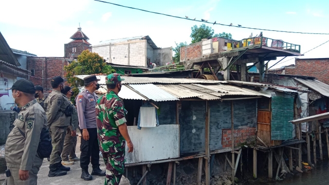 Polsek Tambaksari Polrestabes Surabaya Bersama 3 Pilar Giat Patroli Rutin Antisipsi Judi Burung Merpati di Gubeng Masjid Surabaya