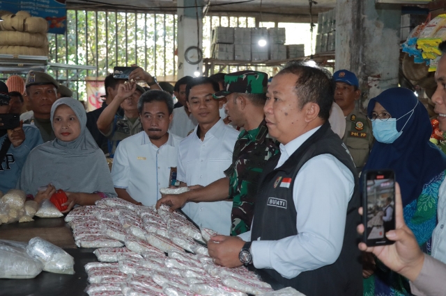 Polres Jember Bersama Pemkab Jember Lakukan Pemantauan Pasar Tradisional Menjelang Nataru