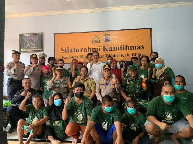 Polres Blitar Kunjungi dan Beri Bantuan Rumah Kinasih dalam Kegiatan Peduli Sesama