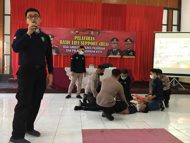 Polres Pasuruan Kota Gelar Pelatihan Basic Life Support dalam Meningkatkan Kemapuan Personel
