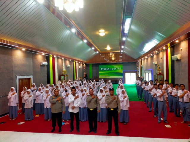Polres Tulungagung Sampaikan Wawasan Kebangsaan kepada Pelajar melalui Police Goes To School
